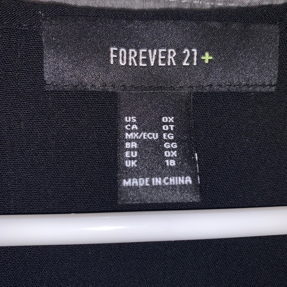 Forever 21 plus top - Picture 2 of 4